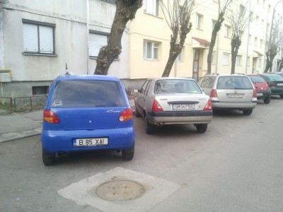 Rocada de la Satu Mare, intre Solenza si Matiz. Matizul gata de plecare, Solenza gata de odihna prelungita.