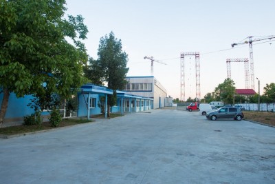 Service-ul se intinde pe o suprafata vasta, unde se pot desfasura majoritatea operatiunilor.