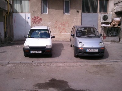 In spatele blocului