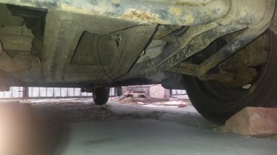 Prin zona aia mi-a curs ceva lichid care nu semana a ulei